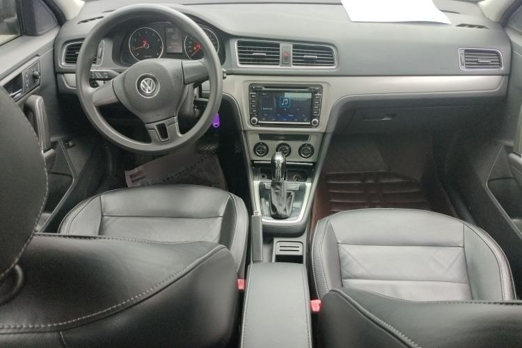 Used Volkswagen Lavida 2014 1.4TSI DSG 30th Anniversary Edition Center Console
