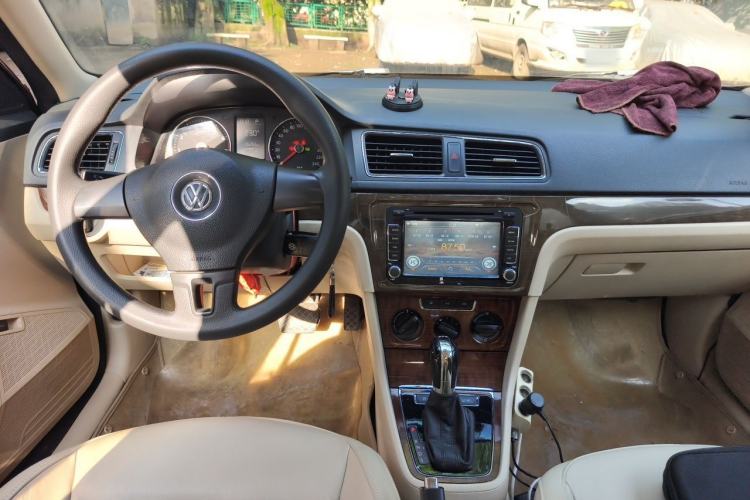 Used Volkswagen Lavida 2014 1.4TSI DSG 30th Anniversary Edition Center Console