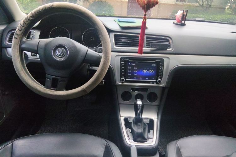 Used Volkswagen Lavida 2014 1.4TSI DSG 30th Anniversary Edition Center Console