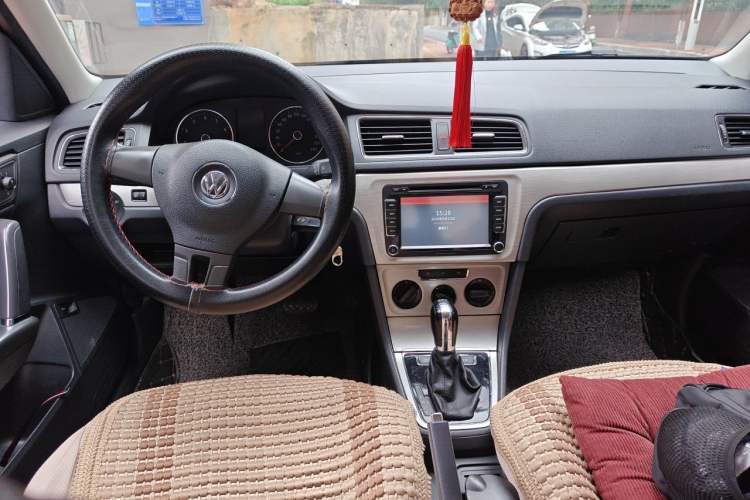 Used Volkswagen Lavida 2014 1.4TSI DSG 30th Anniversary Edition Center Console