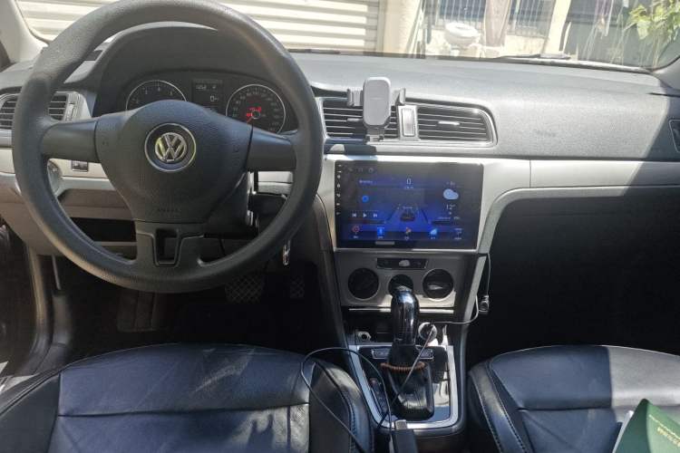 Used Volkswagen Lavida 2014 1.4TSI DSG 30th Anniversary Edition Center Console