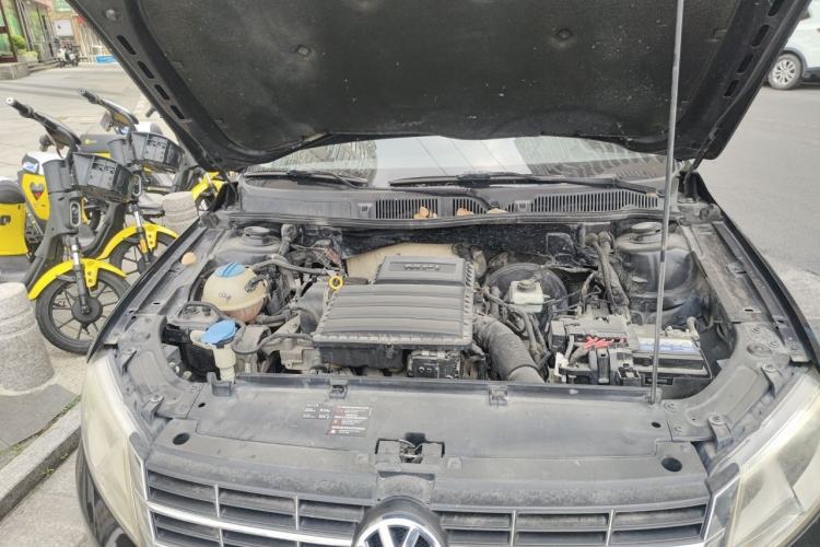 Used Volkswagen Lavida 2014 1.6L Automatic Sport Edition Engine Bay
