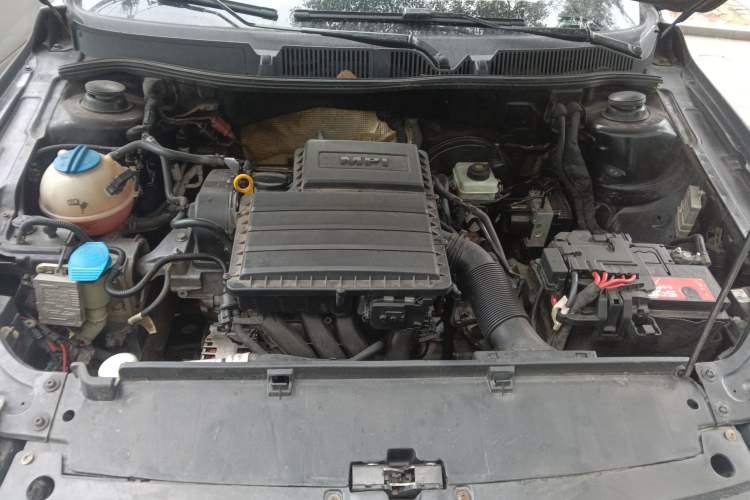 Used Volkswagen Lavida 2014 1.6L Automatic Sport Edition Engine Bay
