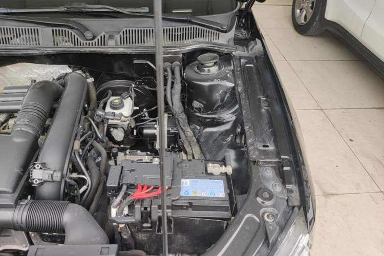 Used Volkswagen Lavida 2014 1.4 TSI DSG BlueMotion Technology Version Engine Bay Left