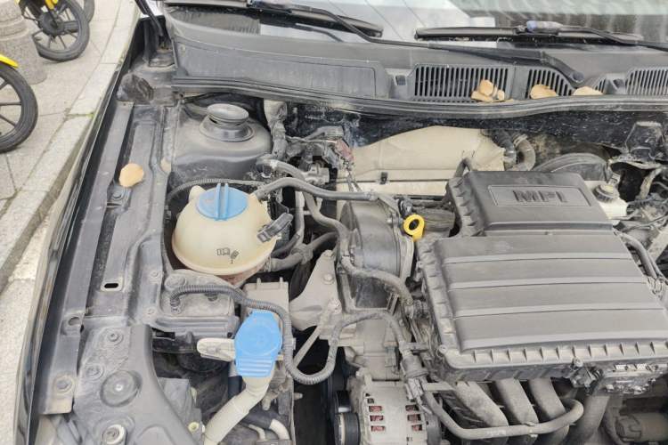 Used Volkswagen Lavida 2014 1.6L Automatic Sport Edition Engine Bay Right