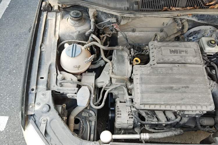 Used Volkswagen Lavida 2014 1.6L Automatic Sport Edition Engine Bay Right