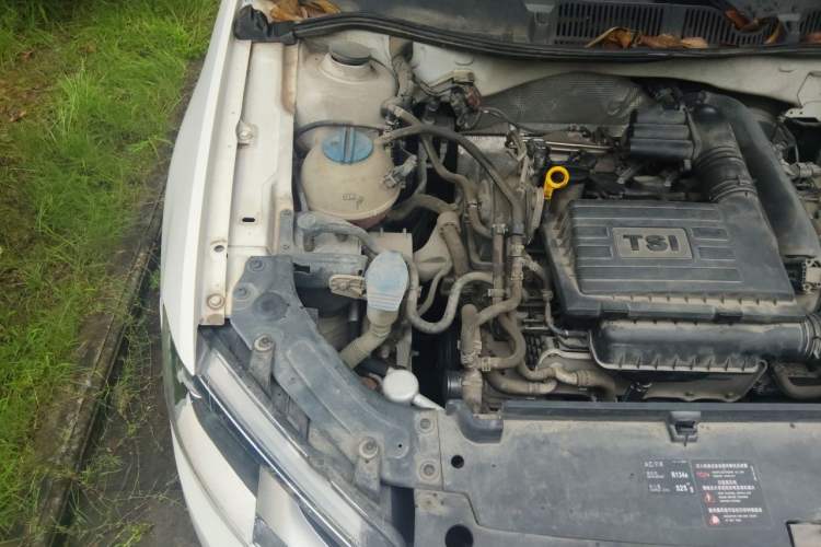 Used Volkswagen Lavida 2014 1.4TSI DSG 30th Anniversary Edition Engine Bay Right