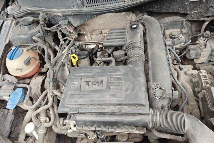 Used Volkswagen Lavida 2014 1.4TSI DSG 30th Anniversary Edition Engine Bay Right