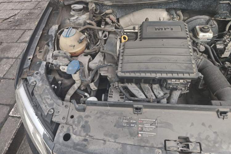 Used Volkswagen Lavida 2014 1.6L Automatic Sport Edition Engine Bay Right