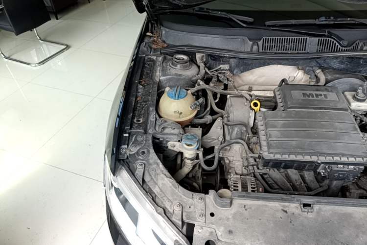 Used Volkswagen Lavida 2014 1.6L Automatic Sport Edition Engine Bay Right