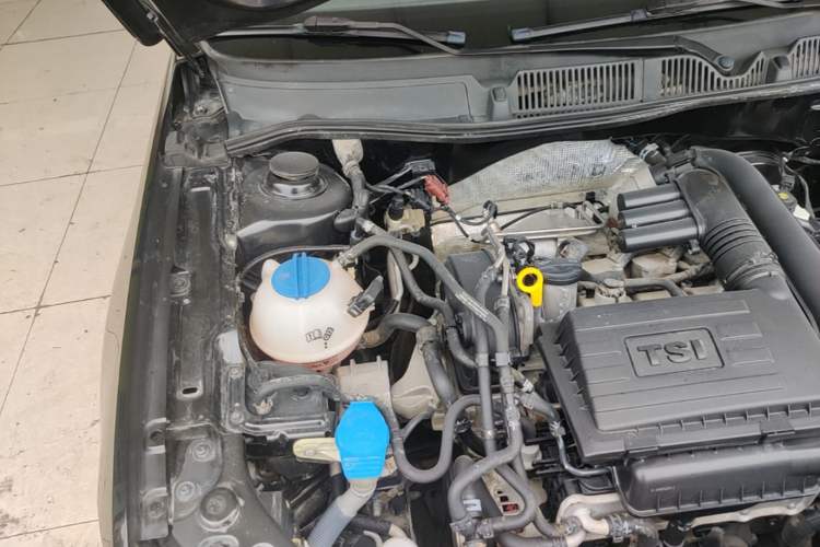 Used Volkswagen Lavida 2014 1.4 TSI DSG BlueMotion Technology Version Engine Bay Right