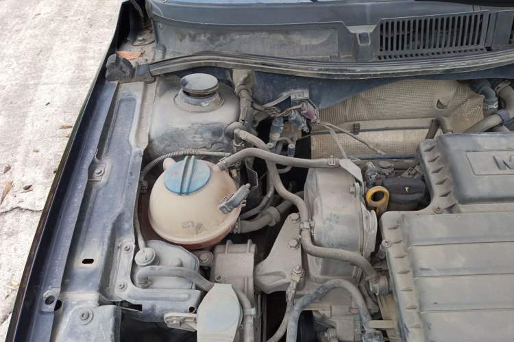 Used Volkswagen Lavida 2014 1.6L Automatic Sport Edition Engine Bay Right