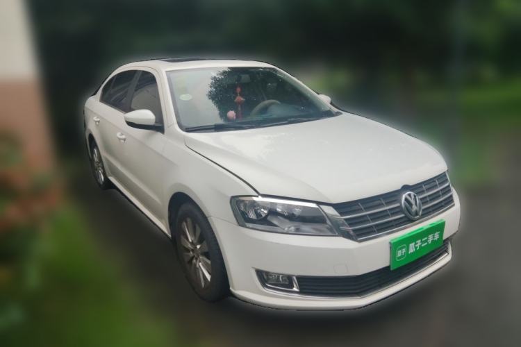 Used Volkswagen Lavida 2014 1.4TSI DSG 30th Anniversary Edition Front Right 45 Deg