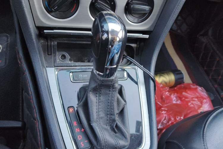Used Volkswagen Lavida 2014 1.4TSI DSG 30th Anniversary Edition Gear Lever