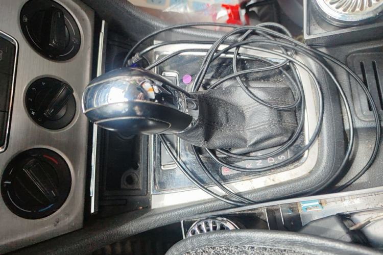 Used Volkswagen Lavida 2014 1.6L Automatic Sport Edition Gear Lever