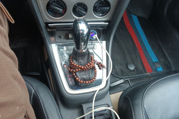 Used Volkswagen Lavida 2014 1.6L Automatic Sport Edition Gear Lever