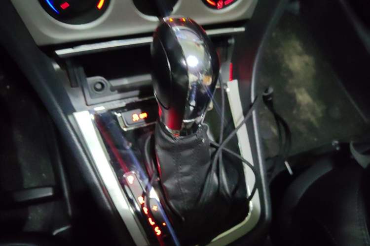 Used Volkswagen Lavida 2014 1.6L Automatic Sport Edition Gear Lever