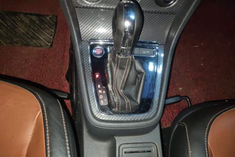 Used Volkswagen Lavida 2014 1.4TSI DSG Sport Edition Gear Lever