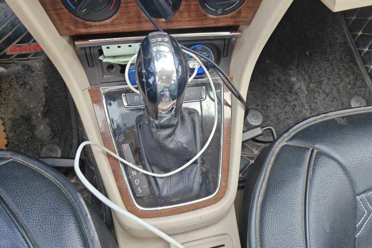 Used Volkswagen Lavida 2014 1.4TSI DSG 30th Anniversary Edition Gear Lever