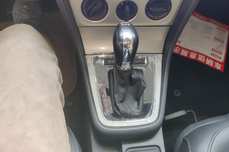 Used Volkswagen Lavida 2014 1.4 TSI DSG BlueMotion Technology Version Gear Lever