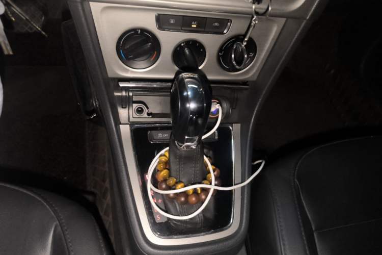 Used Volkswagen Lavida 2014 1.4TSI DSG 30th Anniversary Edition Gear Lever