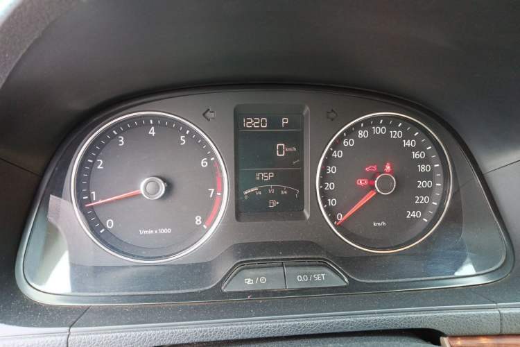 Used Volkswagen Lavida 2014 1.6L Automatic Sport Edition Instrument Cluster