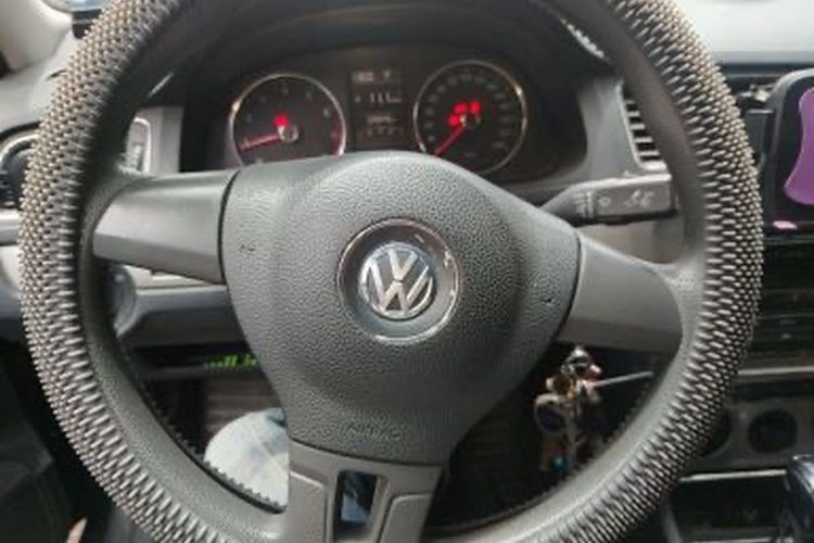 Used Volkswagen Lavida 2014 1.6L Automatic Sport Edition Interior 1