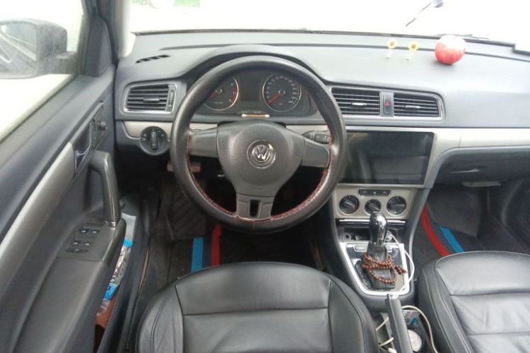 Used Volkswagen Lavida 2014 1.6L Automatic Sport Edition Interior 2