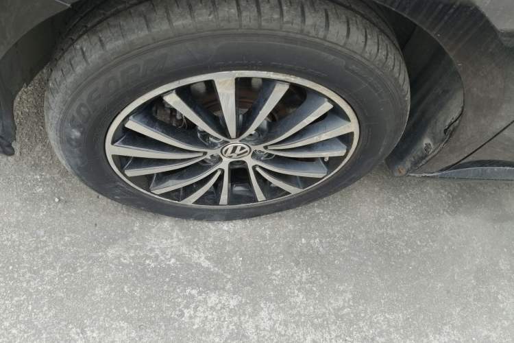 Used Volkswagen Lavida 2014 1.4TSI DSG 30th Anniversary Edition Left Front Wheel Hub