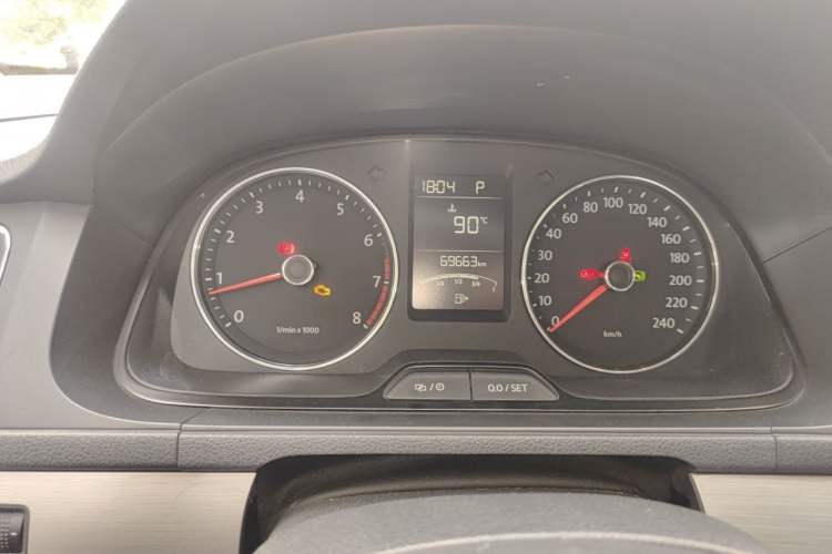 Used Volkswagen Lavida 2014 1.6L Automatic Sport Edition Odometer Close Up