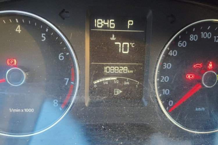 Used Volkswagen Lavida 2014 1.4TSI DSG 30th Anniversary Edition Odometer Close Up