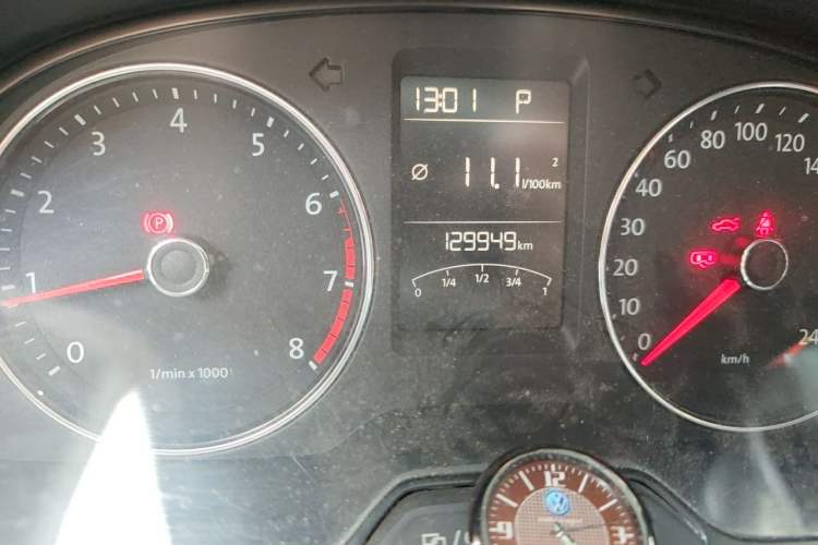 Used Volkswagen Lavida 2014 1.6L Automatic Sport Edition Odometer Close Up