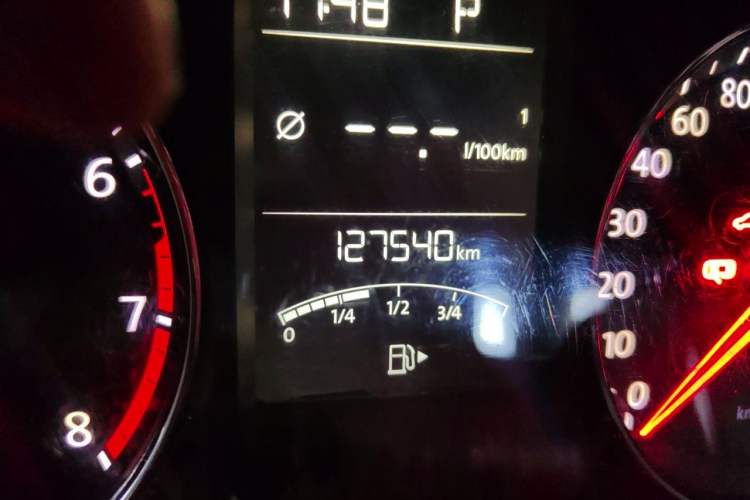 Used Volkswagen Lavida 2014 1.6L Automatic Sport Edition Odometer Close Up