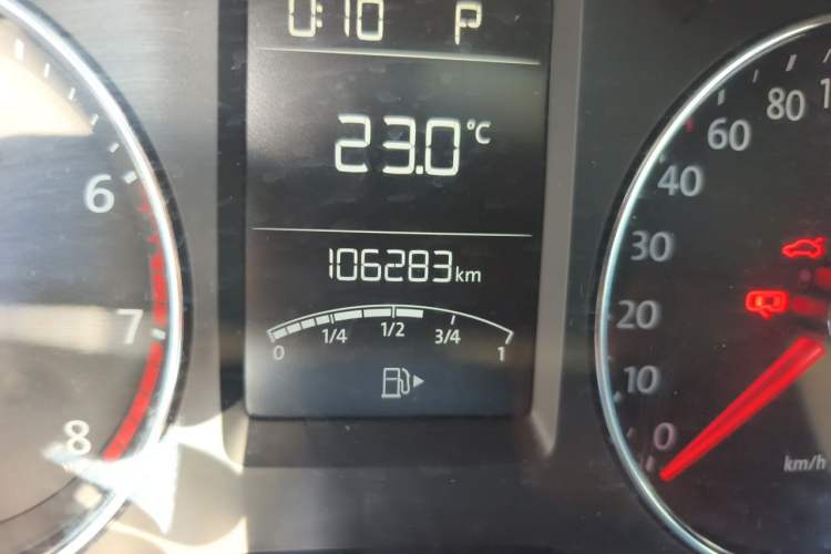Used Volkswagen Lavida 2014 1.4TSI DSG 30th Anniversary Edition Odometer Close Up