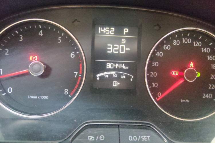 Used Volkswagen Lavida 2014 1.4TSI DSG 30th Anniversary Edition Odometer Close Up