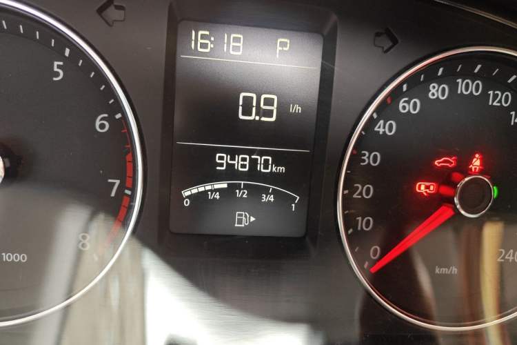 Used Volkswagen Lavida 2014 1.4TSI DSG 30th Anniversary Edition Odometer Close Up