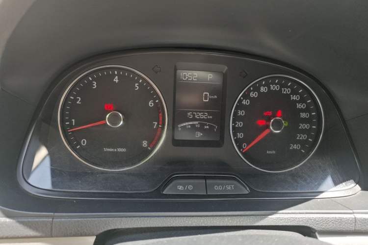 Used Volkswagen Lavida 2014 1.4TSI DSG 30th Anniversary Edition Odometer Close Up
