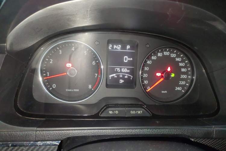 Used Volkswagen Lavida 2014 1.4TSI DSG Sport Edition Odometer Close Up