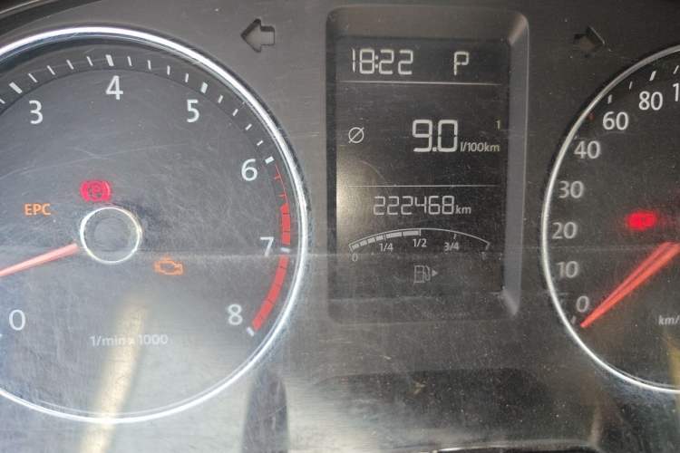 Used Volkswagen Lavida 2014 1.4TSI DSG 30th Anniversary Edition Odometer Close Up