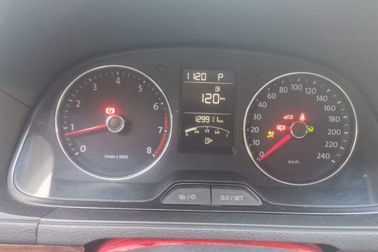 Used Volkswagen Lavida 2014 1.4TSI DSG Sport Edition Odometer Close Up