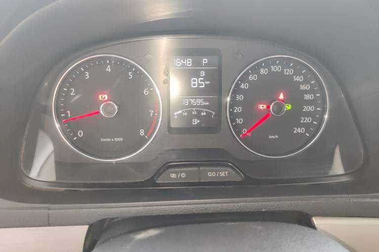 Used Volkswagen Lavida 2014 1.4 TSI DSG BlueMotion Technology Version Odometer Close Up