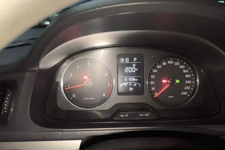Used Volkswagen Lavida 2014 1.4TSI DSG 30th Anniversary Edition Odometer Close Up