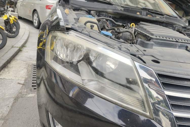 Used Volkswagen Lavida 2014 1.6L Automatic Sport Edition Right Front Headlight