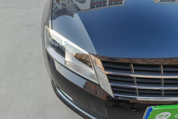 Used Volkswagen Lavida 2014 1.4TSI DSG 30th Anniversary Edition Right Front Headlight