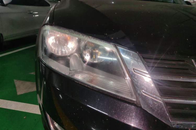Used Volkswagen Lavida 2014 1.6L Automatic Sport Edition Right Front Headlight