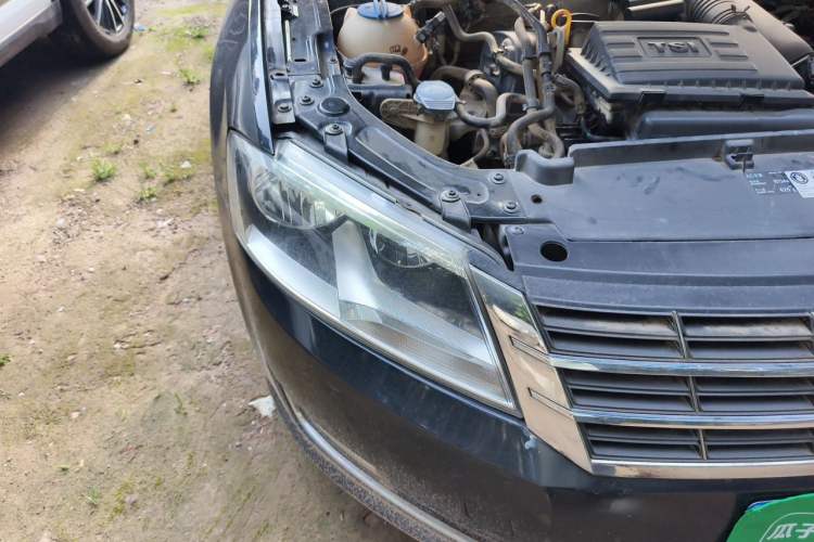 Used Volkswagen Lavida 2014 1.4TSI DSG 30th Anniversary Edition Right Front Headlight