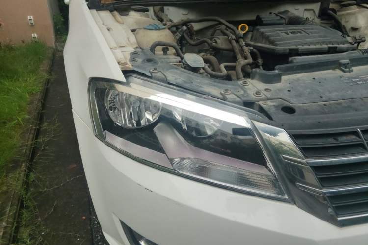 Used Volkswagen Lavida 2014 1.4TSI DSG 30th Anniversary Edition Right Front Headlight