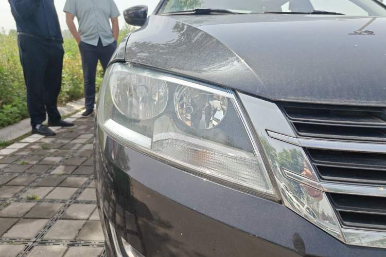 Used Volkswagen Lavida 2014 1.4TSI DSG 30th Anniversary Edition Right Front Headlight