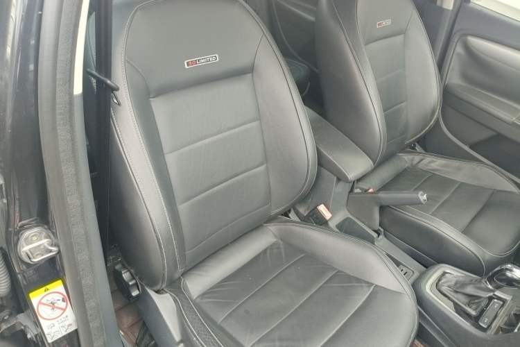Used Volkswagen Lavida 2014 1.4TSI DSG 30th Anniversary Edition Right Front Seat