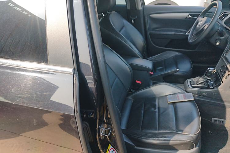 Used Volkswagen Lavida 2014 1.6L Automatic Sport Edition Right Front Seat